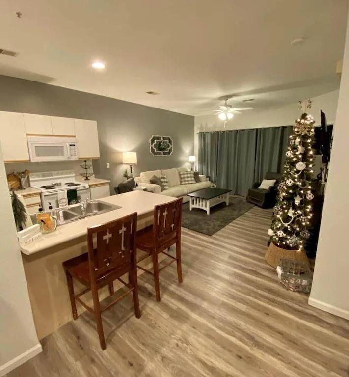 Sunago Suites Брэнсон Экстерьер фото