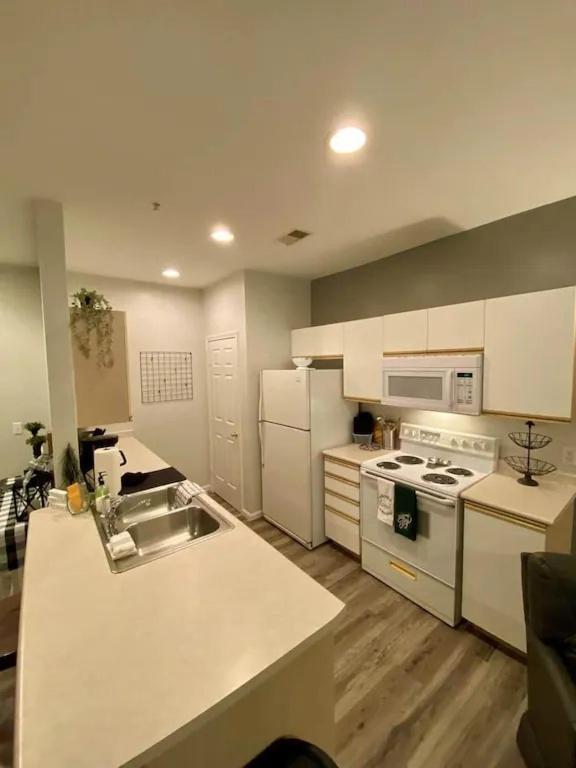 Sunago Suites Брэнсон Экстерьер фото